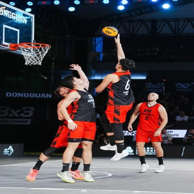 潘展乐领衔接力赛展现强劲实力 - crownsports